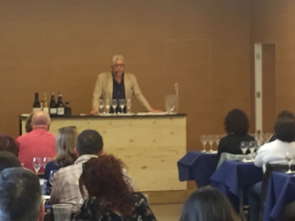 EdetariaCeller's tweet photo. Més #vinsmediterranis a #tastvmvilaseca amb @FedericoOldenbu ... #genial #gracias @kikinabj #somfeliços #usesperem #begrenachy https://t.co/2lHYNa708q