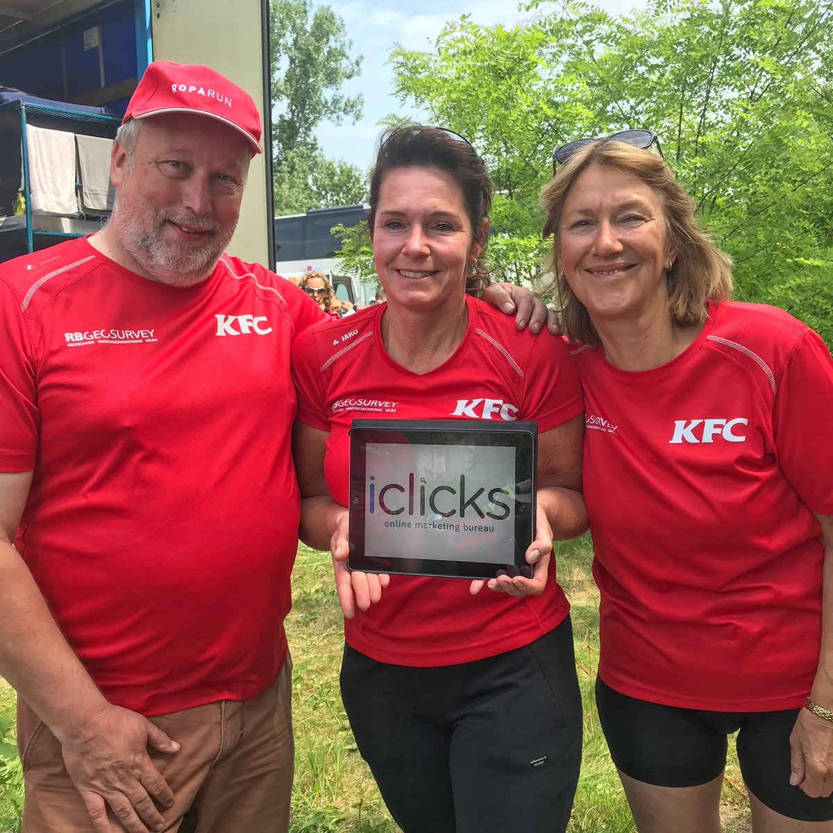 RopaFlevoland's tweet photo. We zitten nu op routedeel Grens DU/NL - Emmen gesponsord door https://t.co/6SCfFAxP5k
#Roparunteamlelystad #Team197 #Roparun #Hardlopen #Goeddoel https://t.co/Q987MOLypD