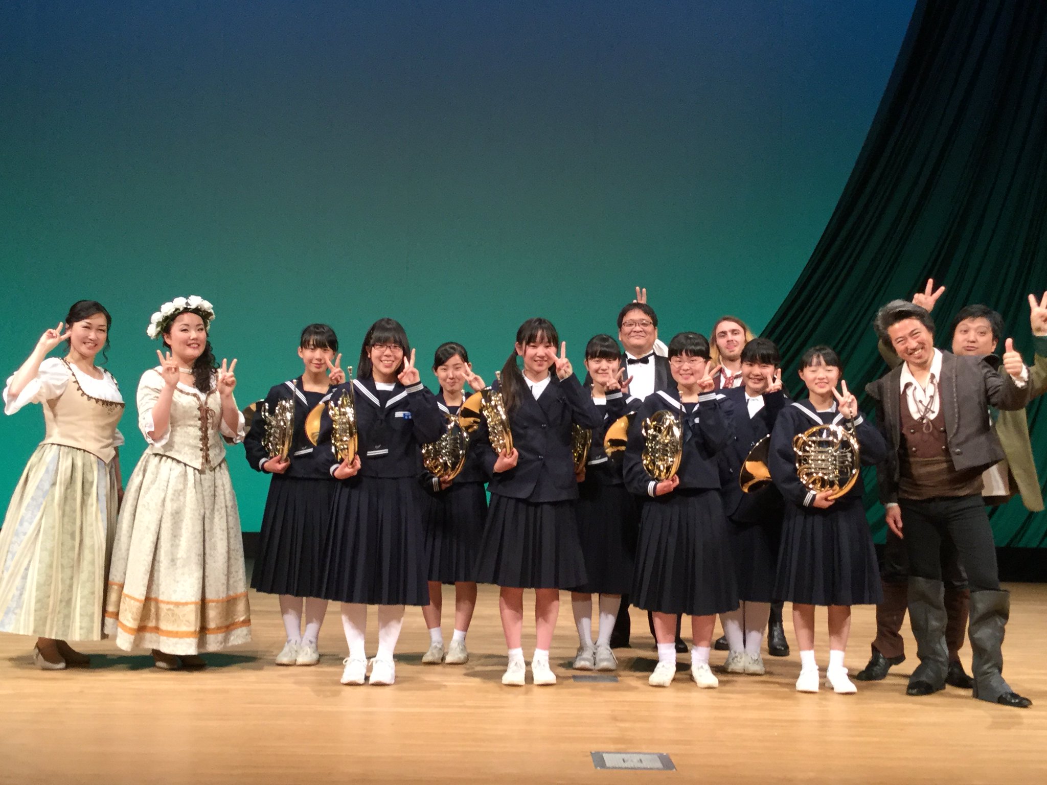 兵庫芸文センター オペラ 佐渡裕芸術監督プロデュースオペラ 公式 関連企画 ハイライトコンサート たつの市総合文化会館アクアホール公演終了 満席のお客様で大いに盛り上がりました 地元の龍野東 龍野西 揖保川中学校の皆さんもホルン隊として 兵庫芸文センター オペラ 佐渡裕芸術監督プロデュースオペラ 公式 関連企画 ハイライトコンサート たつの市総合文化会館アクアホール公演終了 満席のお客様で大いに盛り上がりました 地元の龍野東 龍野西 揖保川中学校の皆さんもホルン隊として