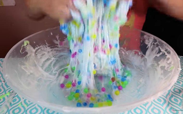 SuperWubble's tweet photo. @SedonaFunKidsTV tests out new #WubbleFulla, then adds the contents of the new balls to her own fluffy #slime! https://t.co/zgU34WhnCu #toys #games #activities #goo #fun #squishy #stressball #homemade #homemadeslime #fluffyslime https://t.co/yQLVh00axO