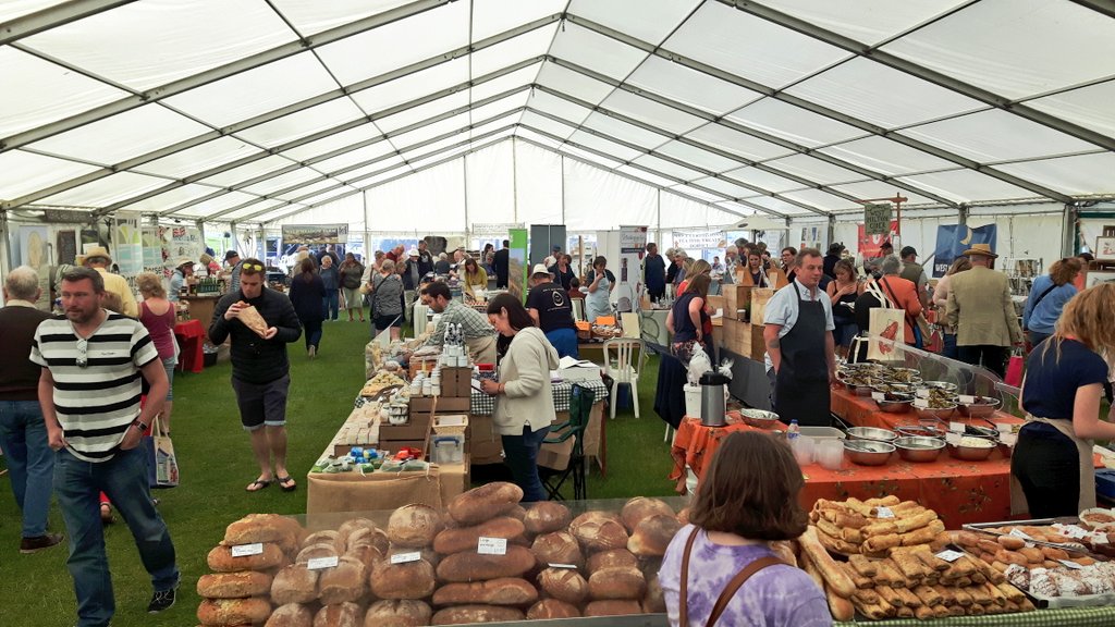 SpringT1de's tweet photo. The @NTSouthWest #SpringTide18
#producers #marquee filled with oodles of fabulous #food #drink #crafts & a the warmest of welcomes for ALL our visitors! Join us today...we're open until 4pm!
#springtidefoodfestival #HiveBeach #BurtonBradstock #jurassiccoast #dorset https://t.co/zxHWEqeDCb