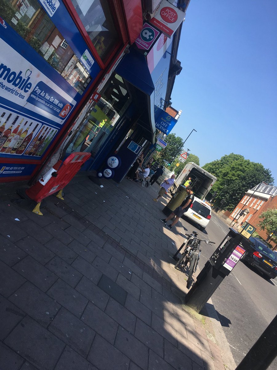 MPSOsterley's tweet photo. I am on Currently carrying out Business Reassurance Visits on London Road Isleworth- Preventing Antisocial Behaviour on your ward also St Johns Road &amp; Rennels Way Industrial Estate.
#YouSaidWeDid #BusinessReassurance #767TX https://t.co/YxKc9ducC8