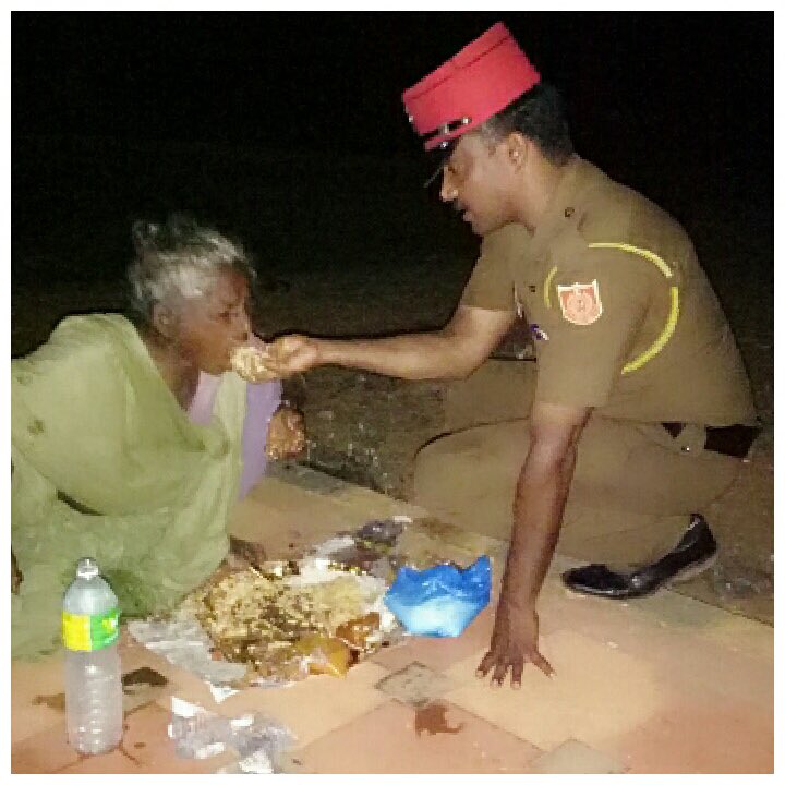 LGov_Puducherry's tweet photo. From HLG office:
Happy to share this Picture of our #BeatPolice officer feeding an ailing poor from #Yanam , a region of #Puducherry #Humanity #Respect https://t.co/X1Cxy4FaqM