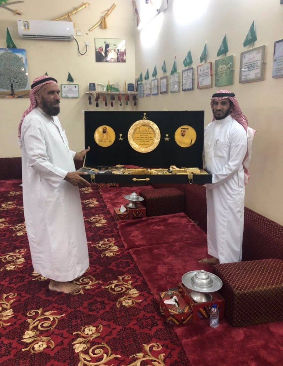 4rv__'s tweet photo. المقدم/تركي حمود #الشامان
يكرم رجل الاعمال عقلاء السميان الفدعاني العنزي في جيزان
#الشملي #البجايدة https://t.co/4xoIAZbpqa