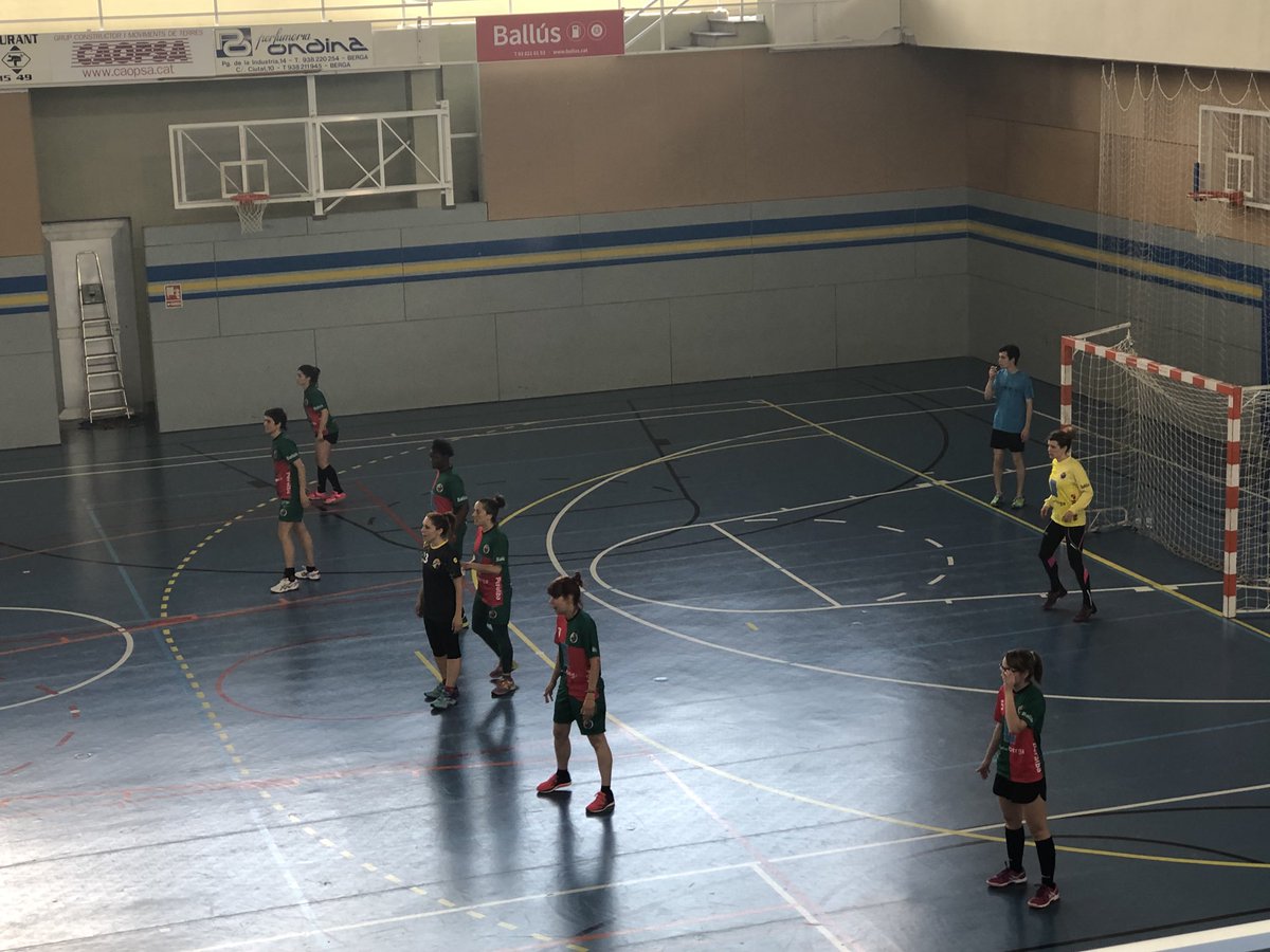 HandbolBerga's tweet photo. @femeni_berga som-hi!!! #VerdiVermell #HandbolenFemeni #Berga https://t.co/NX52oDGYiv