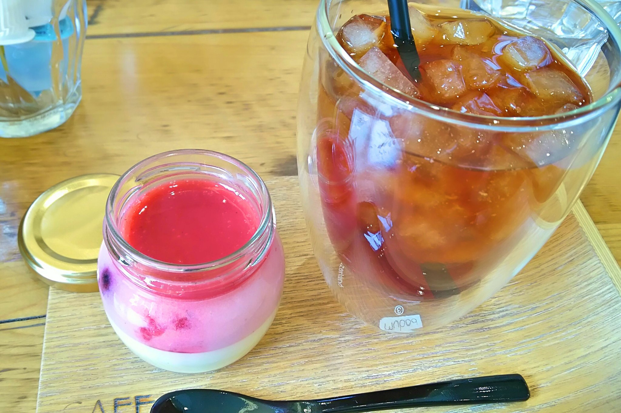 つづめ 今日は新都心のコクーン2の1fにあるカフェ ザ ブーケに久々に会う友達とお茶に行きました Vukeはプリン の専門店で可愛いプリンがたくさんあります 私はベリーベリーベリーのプリン 友人はほうじ茶プリンを食べました とろっと濃厚で