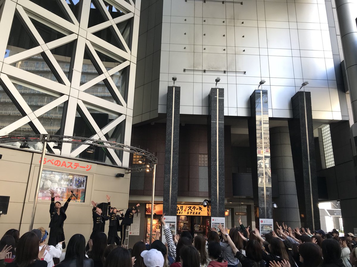 WITH_EZO's tweet photo. 本日のあべのルシアスでのインストアをご覧下さった皆様、誠にありがとうございました！

本日共演した #Two_Side_RAY さん、 #BOMBOY さん、そして明日一緒に3MAN開催の #NEVA_GIVE_UP さん、 #CLOWNS_CROWN さん、ありがとうございました！

明日はいよいよネバギブ×CC× EZO 3MAN大阪公演です😳✨ https://t.co/sqgLhF2iiF