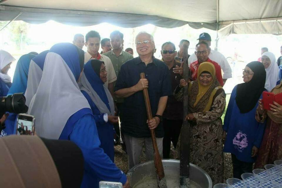 AshmanNajib's tweet photo. Nothing like a good bubur lambuk ☺️#ramadan https://t.co/o36CQ1A2NO
