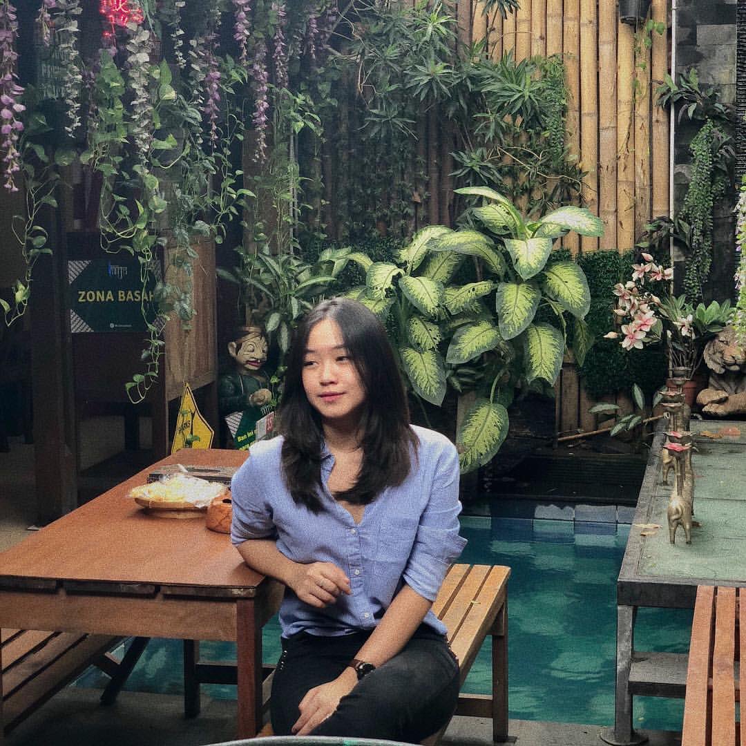 MJSetiabudi's tweet photo. Sebelum buka puasa emang paling enak nongkrong asik disini nih. Kayak Mba @meystephi yang asik nongkrong dan menikmati suasana asri di Warung MJS 😁😁
Gimana kalo kamu??
#nongkrong #nongkrongasik #kumpulasik #kumpulseru #mjsetiabudi #warungmjs #anakjajan #jktfoodbang https://t.co/hXPkZvjCIE