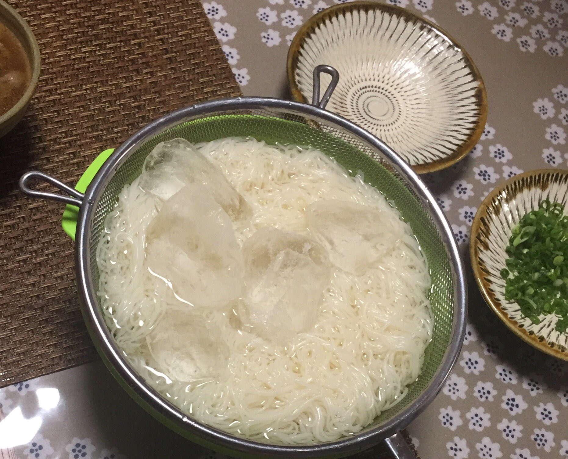 画像 秘技つけ麺風 そうめん レシピ ごま油で生姜と豚肉とナス キノコ炒めたやつに湯と麺つゆぶっ込んで甘辛く味付けした熱々の汁に 冷やしたそうめんくぐらせて食べるや Matomehub まとめハブ 画像 秘技つけ麺風 そうめん レシピ ごま油で生姜と豚肉とナス キノコ炒めたやつに湯と麺つゆぶっ込んで甘辛く味付けした熱々の汁に 冷やしたそうめんくぐらせて食べるや Matomehub まとめハブ