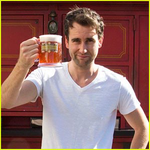 IamWizardRPG's tweet photo. Alô, alô Porto Alegre!
Matthew Lewis, ator que interpretou Neville Longbottom nos filmes, estará no Brasil para participar da PotterCon, uma conferência Potterhead que acontecerá em Porto Alegre nos dias 17 e 18 de Novembro! #PremiereWizard https://t.co/Sfhk5BdZZp