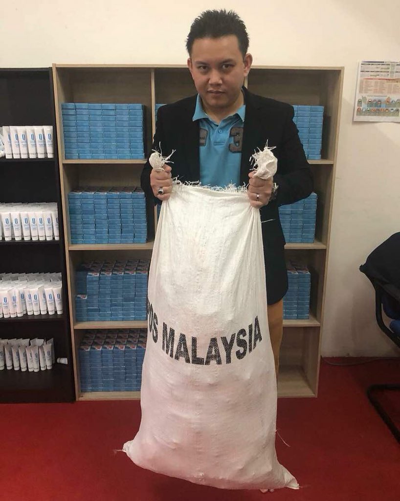pro_fix12's tweet photo. Setiap hari mcm ni la parcel dr hq..utk order esok korang termasuk ke?yg nak #syantik #cantik utk raya ni..jom order kat bio @pro_fix12
#qalish #solusimukaberlubang
#profix #testimoniprofix #jerawat
#jeragat
https://t.co/9bG45rHLuv https://t.co/LLUUTgB4sN