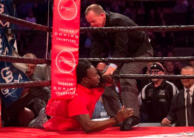 Security pounce on man attempting to crash Air Canada Centre boxing match.  ottawamatters.com/around-ontario… https://t.co/i9WRjW9Br1
