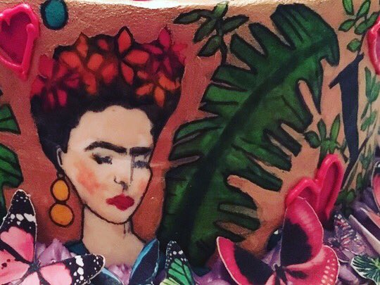 Kate_Lyon_'s tweet photo. Continuing the theme of love❤️ from the #royalwedding - My hand-painted rose gold Frida Kahlo butterfly cake🦋🌹combining my love of art with baking! such a pleasure to design and make. It’s going to be raffled off tomorrow at a charity event☺️ #cake #baking #royalweddingcake https://t.co/W8X5XiH1Ay