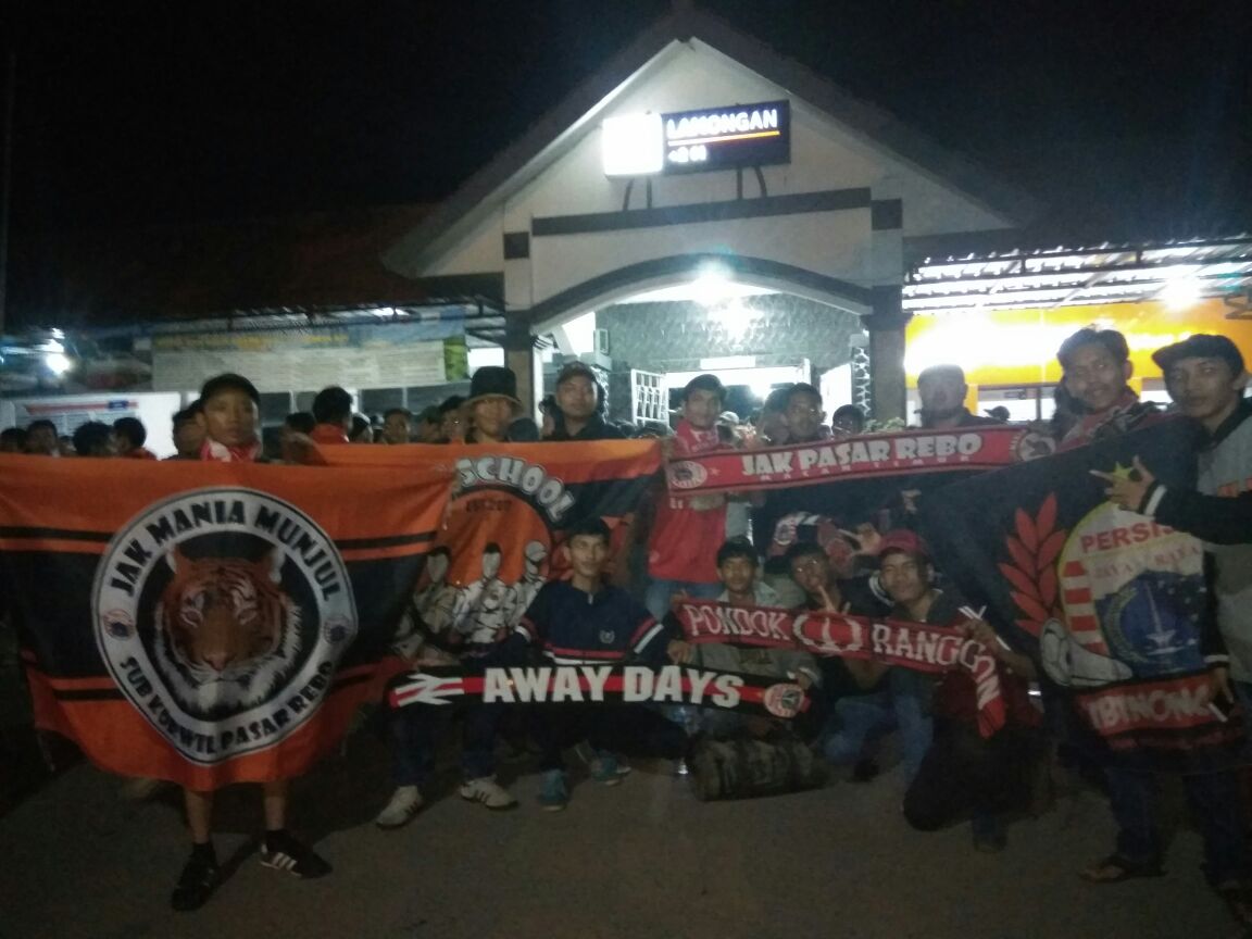 JakPasarRebo's tweet photo. Mendukungmu tanpa memandang materi.. semua dilakukan karena panggilan hati, AYO MENANG, @Persija_Jkt !! #PersijaDay https://t.co/srJhQSNsiQ