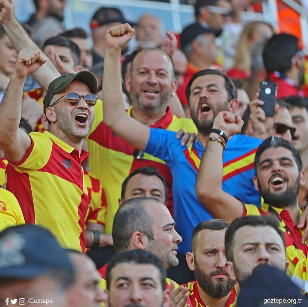 OfficialGazete's tweet photo. Saygı duruşunda tezahürat girip saygısızlık yapıp  #özürdilerızakocaoğlu etiketi açanlar önce tüm Türkiye’den özür dilesinler.  @ultrAslan 

@RizaKocaoglu adamdır https://t.co/HPjCdkc4OS