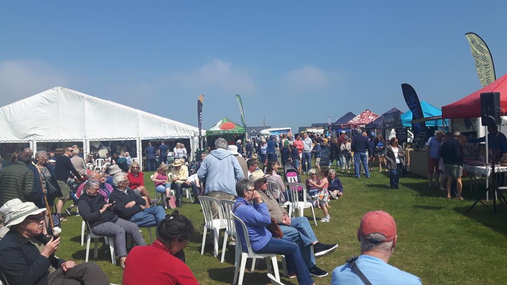 SpringT1de's tweet photo. Fantastic to see so many visitors today @NTSouthWest #SpringTide18...#chilledvibe #sunday #bythesea #jurassiccoast #dorset #dorsetfoodanddrink https://t.co/SquLcJMB04