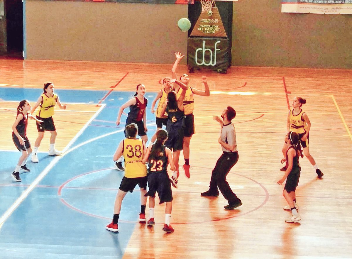 ASRBasketAlmeda's tweet photo. 🏀 @FCBbasket_fem 54 - #MF06ALM 80
Seguim creixent dia a dia, a cada entrenament i a cada partit!!
Un nou equip del @FemBasketAlmeda que aconsegueix allargar la temporada classificant-se per les fases finals!!
FELICITATS!!
#adnAlmeda #jornadaAlmeda https://t.co/nBP0AUXEE5