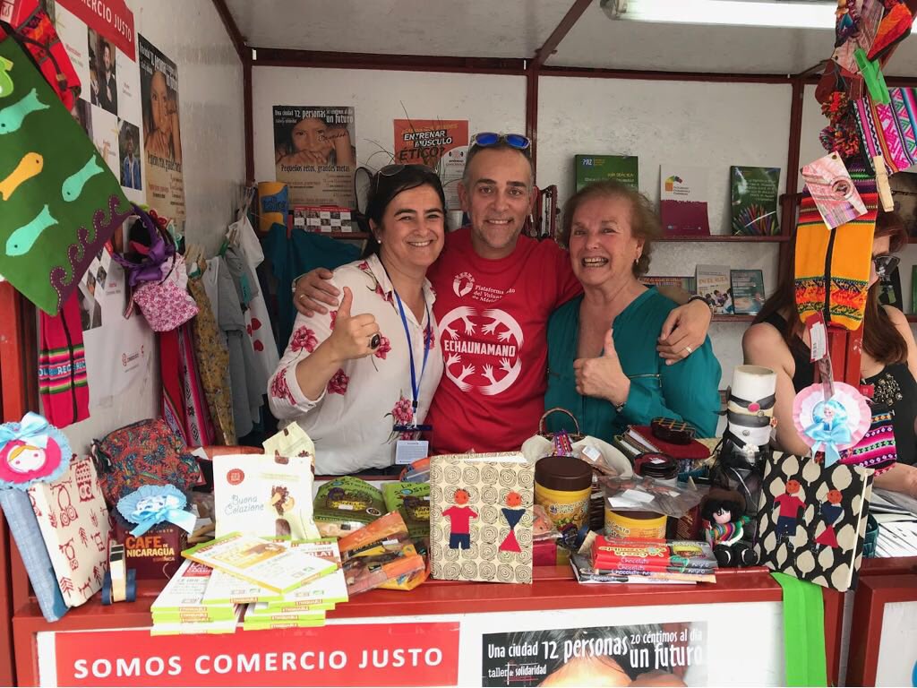 fecnsg's tweet photo. Nuestra ONGD Taller de Solidaridad celebró ayer el día del Comercio Justo en el V Encuentro de Solidaridad en la Plaza de España de Merida con 47 Asociaciones más #YoContigo #MeridaSolidaria #juntosmejor https://t.co/z1Z08TzlSq