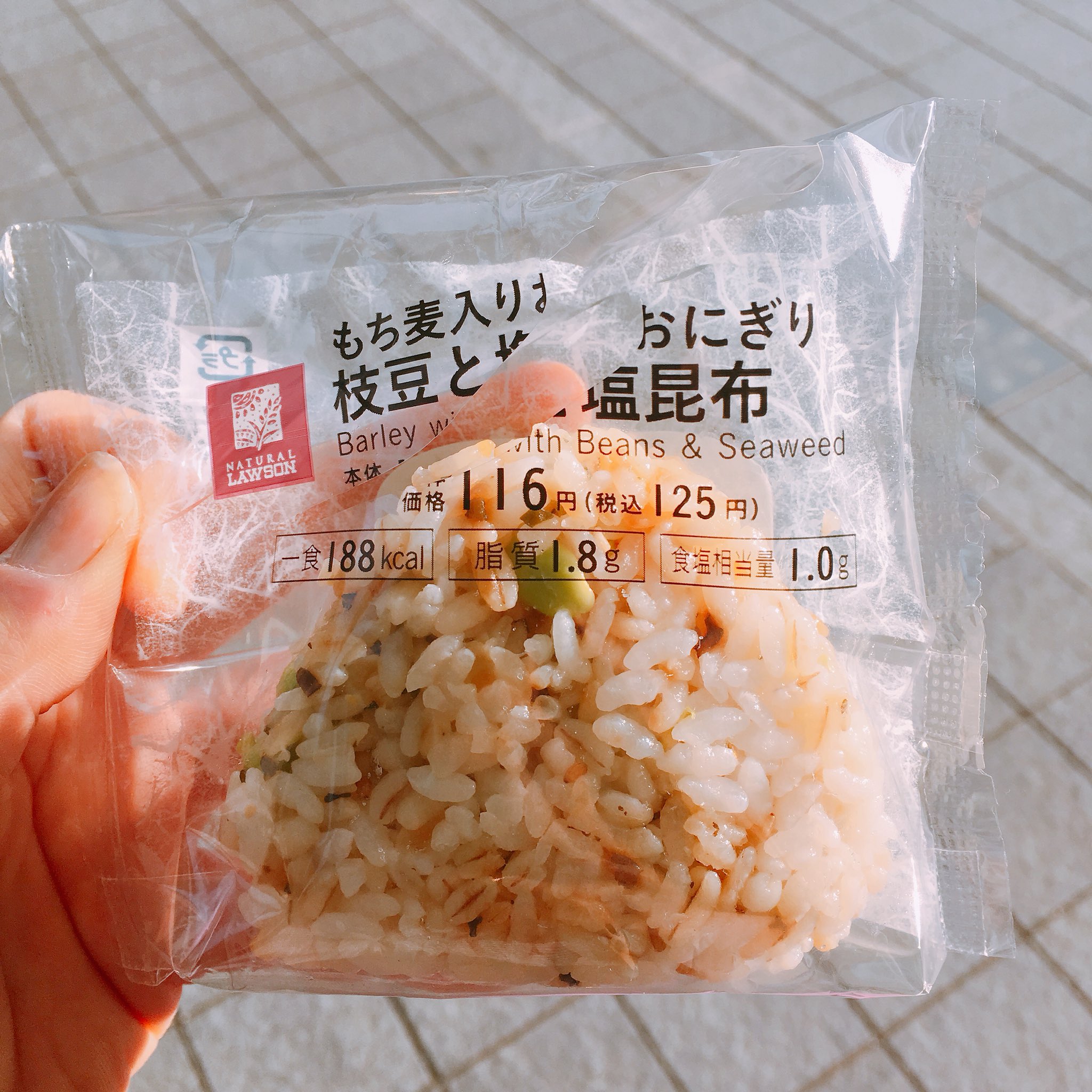 Twitter 上的 メメメ 昼 おにぎり100g もち麦入り枝豆と塩昆布のおにぎり ローソン T Co Kn0acoqt2u Twitter