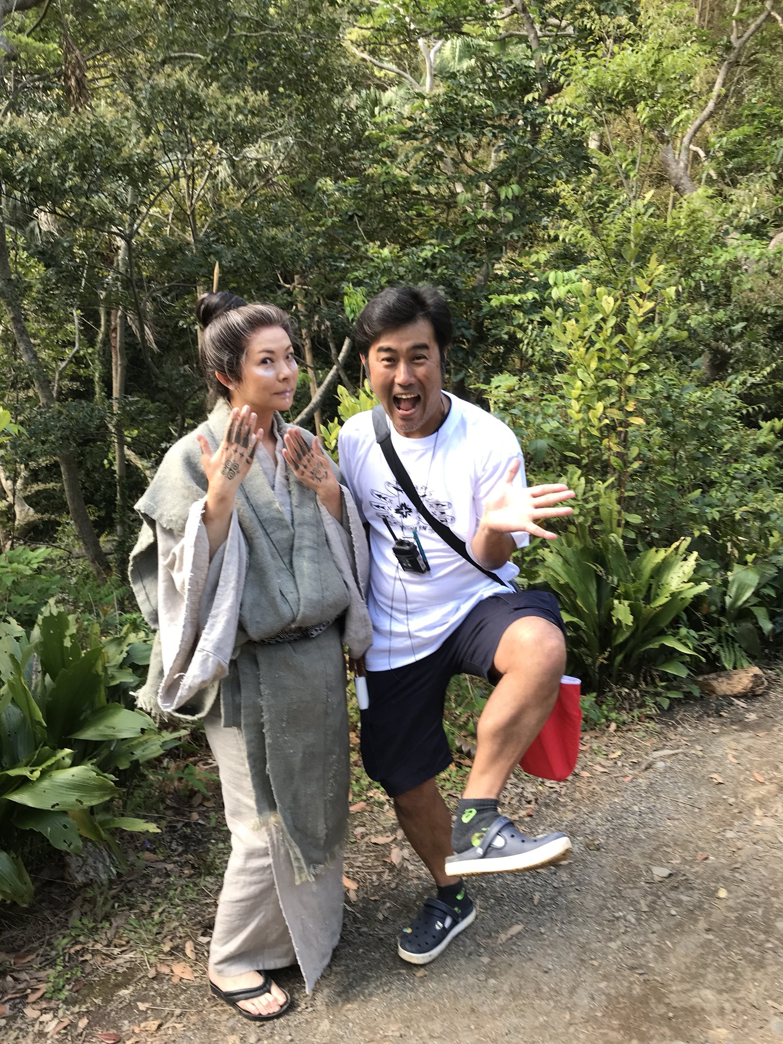 一三 Twitterren Nhk大河ドラマ 西郷どん 第19回 愛加那 あんかり みんな なぁ すぅぐ もうすぐ 始まりゅっと 始まりますよ 写真は ユタ役の秋山菜津子さんと 奄美ことば指導の一三 Nhk 大河ドラマ 西郷どん せごどん 奄美大島 Amami 奄美 一三 Twitterren Nhk大河ドラマ 西郷どん 第19回 愛加那 あんかり みんな なぁ すぅぐ もうすぐ 始まりゅっと 始まりますよ 写真は ユタ役の秋山菜津子さんと 奄美ことば指導の一三 Nhk 大河ドラマ 西郷どん せごどん 奄美大島 Amami 奄美