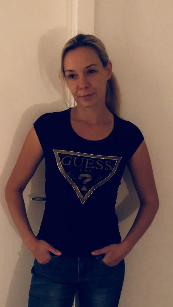 nadinsyd777's tweet photo. Now letβs all show our make up free faces ? Wonder how many people would show their everyday faces ? Here is mine no make up nothing simple me #smudgeshots #naturalfaces how about you @NadegeCornen @CHRISTINEKOLENO @AmyPorter71 @MaryKayH188 @dorisorchid @AntoVampi I dare u all https://t.co/y2lkNg0dud