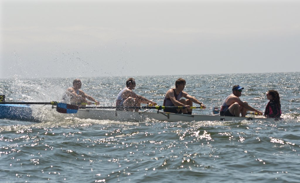 @LymingtonRow masters racing back from the buoy turn #rowing #rowingforeveryone