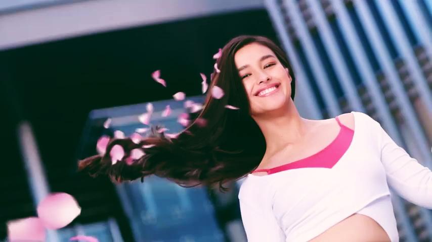 lizastats's tweet photo. New Palmolive TVC of @lizasoberano with @delavinkisses

Bangong Goodvibes with #BangongPalmolive feat   Kisses Delavin and Liza Soberano 

https://t.co/PJ0aLs2uyn

#LizQuenBoxOfficeKingQueen https://t.co/CvhWHTiHaq