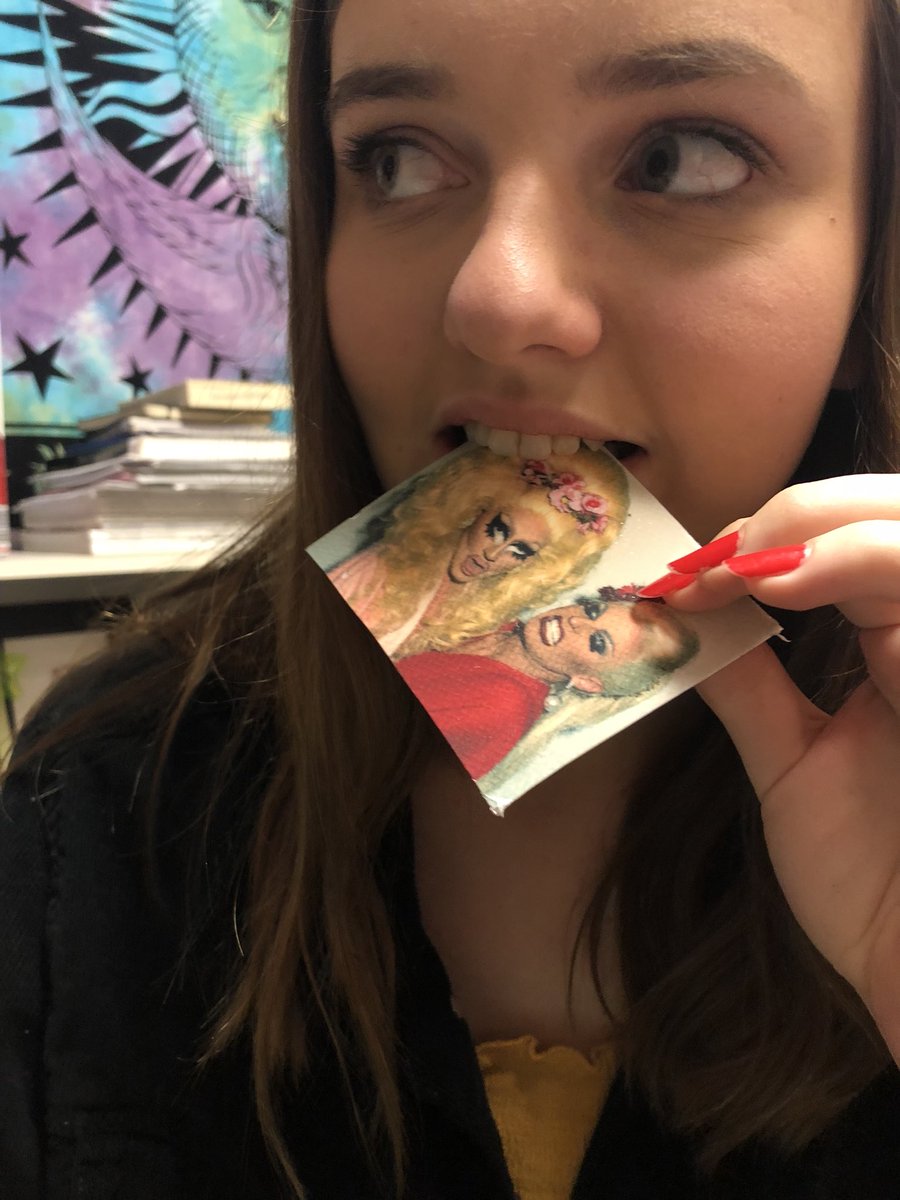 bbiiabb's tweet image. mum got me a cake with @trixiemattel and @katya_zamo on it for my 18th birthday and they were scrumptious