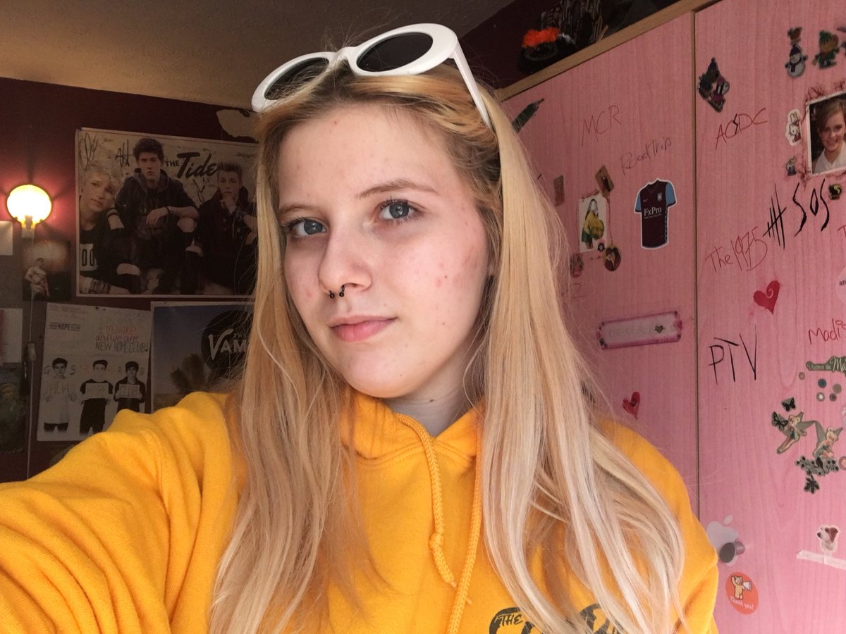 AfterGlwBarakat's tweet photo. #ConfidentForChris late bc I was very drunk last night, oOpS? Xxx https://t.co/rajjwMrOEH