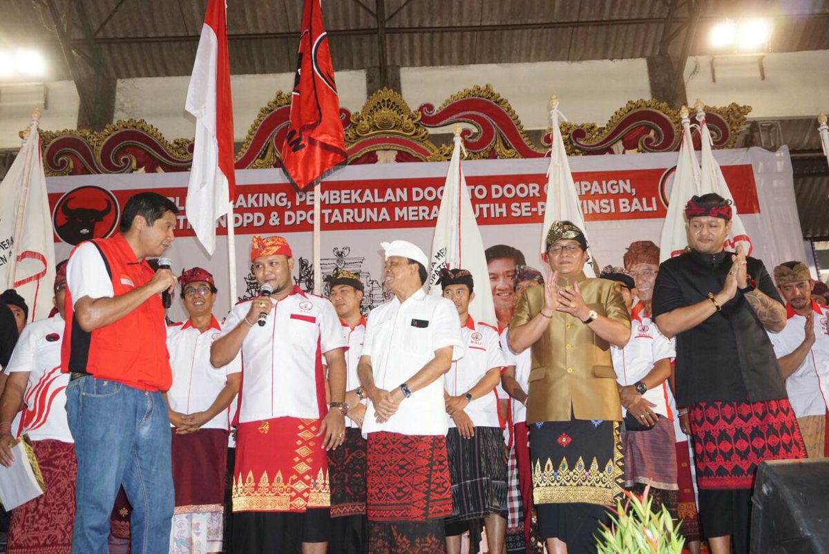 PDIPNgawi's tweet photo. RT PDI_Perjuangan "RT DPP_TMP: Taruna Merah Putih siap menangkan Cagub dan Cawagub Wayan Koster-Cok Ace di Pilgub Bali 27 Juni 2018 mendatang.
#TarunaMerahPutih #TMP1Jalur #KosterAce1 #WayanKoster #KBSAce #Salam1Jalur #PDIPerjuanganM3NANG https://t.co/uZru4kXU6k"