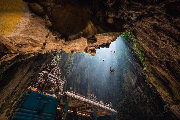 Its_WorldTravel's tweet photo. Cave temple, Thailand https://t.co/oINpwClF3Q