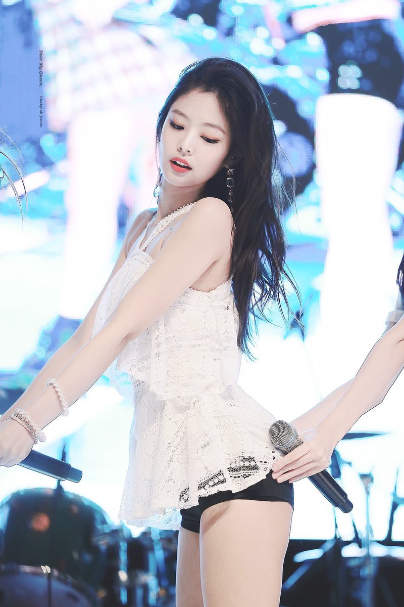 jennieddkie's tweet photo. ใครว่าคนตัวเล็กหุ่นจะไม่แซ่บ !!
ต้องดูเจนนี่ คิมนะคะ เป็นผู้หญิงที่อันตรายมากกกจ้า 😂😂😂😂 อู้ยยยยยย แม่คู้นนน
#JENNIE  #BLACKPINK https://t.co/ckslRXVol5