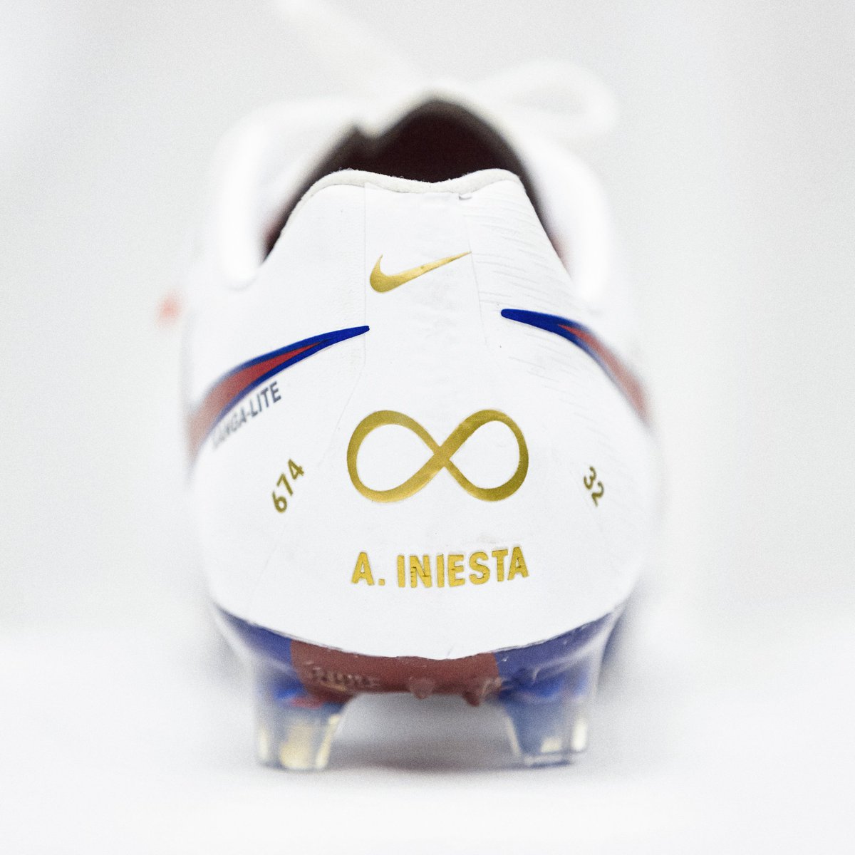 andres iniesta cleats
