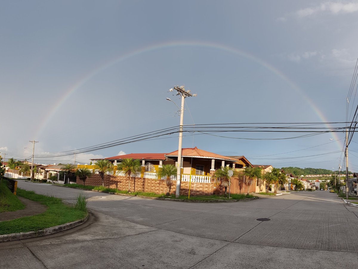 Esta mañana desde Terrazas de <a href="/BrisasdelGolf/">𝗕𝗿𝗶𝘀𝗮𝘀 𝗱𝗲𝗹 𝗚𝗼𝗹𝗳</a> un arcoiris perfecto.