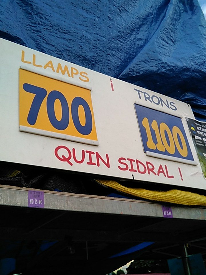 llampsitrons's tweet photo. El marcador final de la competició de #LlampsiTrons és el següent Llamps 700 - Trons 1100 per tant el 2018 serà #ANYTRO moltes felicitats TRONS que disfruteu molt del vostre any!! El balanç històric de la competició queda a 7 llamps - 8 trons #FMlaCreuAlta #LlampsiTrons https://t.co/hBYwENZGxy