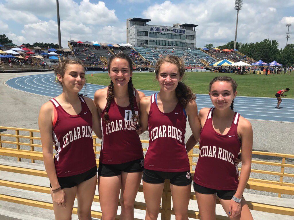 MsDankuCRHS's tweet image. The CRHS 4x800 team at States!  Making us proud, ladies!!! 💕