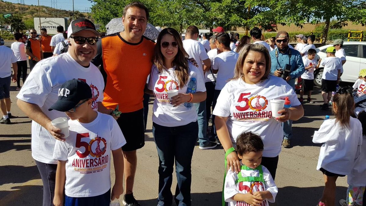 TemoGalindo's tweet photo. Empezamos este domingo en la carrera de colores festejando los "50 años de la Industria" en #Nogales, han sido años de experiencias, de crecimiento y de contribuir al desarrollo de esta gran ciudad. #GenteDeTrabajo https://t.co/YvlBNY33ij