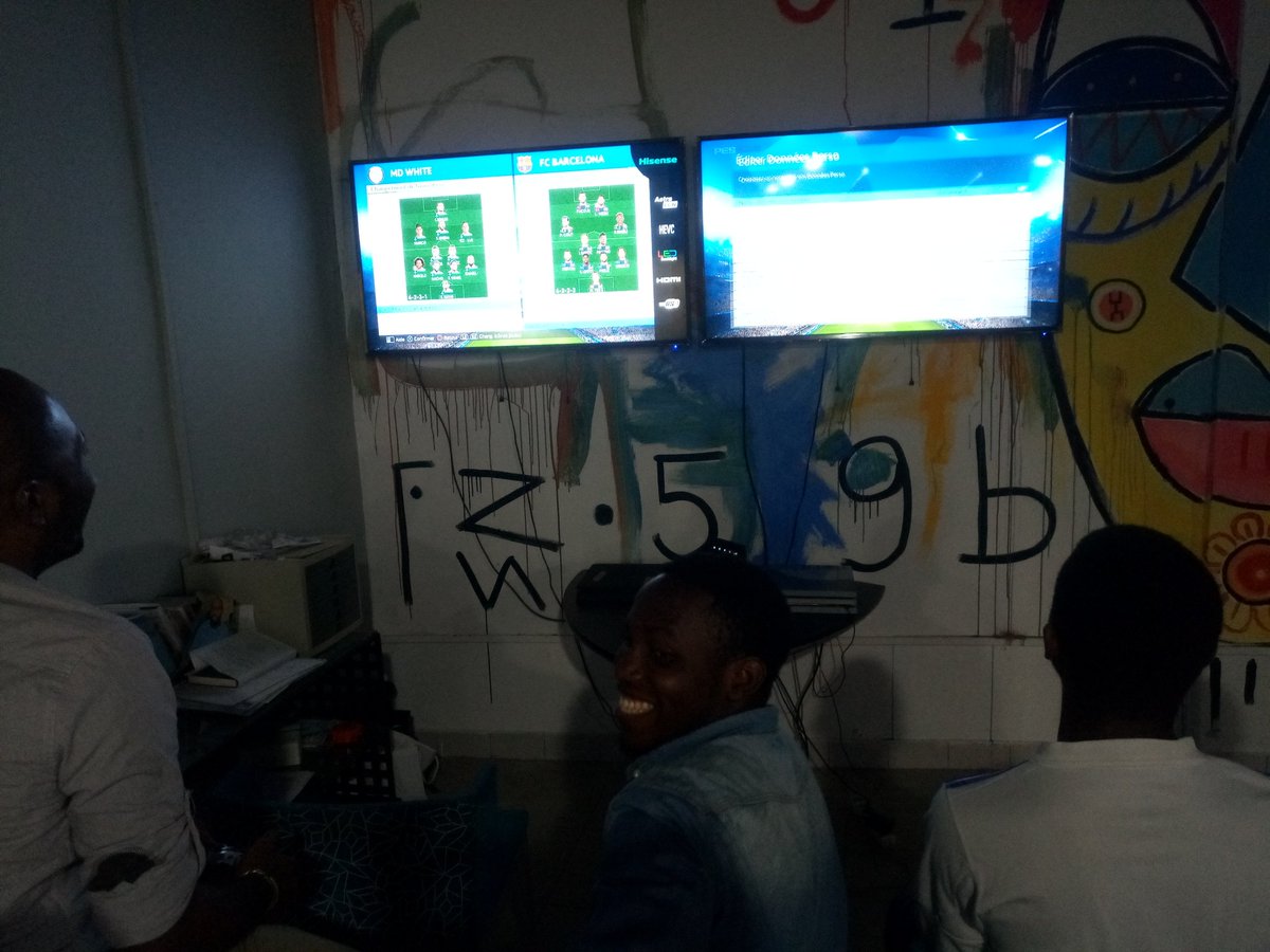 GamingDay237's tweet photo. La crème de la crème de #Douala sur @officialpes 2018
#EChampionsLeague #Heineken
#GamingDay https://t.co/uMOXidsg4A