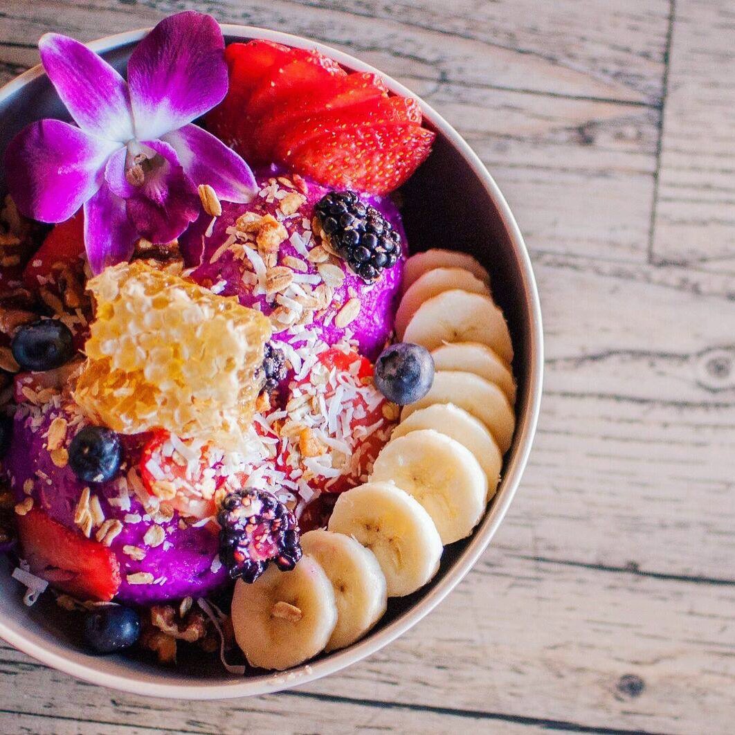 chefabebotello's tweet photo. PITAYA BOWL - Dragon Fruit Sorbet. Mixed Berries. Granola. Coconut. Honey Comb. ๐ด@florentsd
#ChefAbeBotello #Brunch #Pitaya #Chefabe #Honeycomb #sundaybrunch #sdeats #gaslampquarter #sandiegofoodie #eatsandiego #brunch #BrunchMenu https://t.co/GnGs4bNqdJ