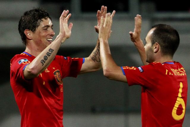 2010MisterChip's tweet photo. Hoy se despiden dos leyendas. Marcaron los dos goles que más he gritado y con los que más he llorado en toda mi vida. Dos buenas personas que cambiaron el destino del fútbol español, pero que trascendieron mucho más allá del balón.

Fernando, Andrés, GRACIA. Os quiero a muerte. https://t.co/8Zn2lRK4b7