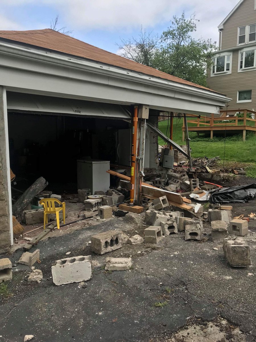 centralvfc147's tweet photo. This morning, 147RQ deployed the @Paratech_Inc Rescue Struts assisting @Station237 with a vehicle into a structure. #heavyrescue #rescuesquad #chiefmiller https://t.co/a33BhfiCe0