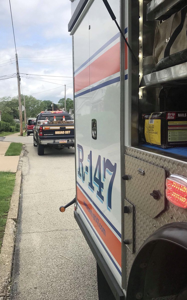 centralvfc147's tweet photo. This morning, 147RQ deployed the @Paratech_Inc Rescue Struts assisting @Station237 with a vehicle into a structure. #heavyrescue #rescuesquad #chiefmiller https://t.co/a33BhfiCe0