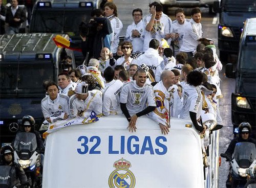 iNikhil's tweet photo. Most points.
Most points away from home.
Most wins.
Most wins away from home.
Most goals scored in a league
campaign.
Best goal difference.
Best version of Ronaldo.
Best goal celebration.
Best trophy celebration.
Best team to win La Liga, In history.

Real Madrid 2011-12. https://t.co/he9lsnZowL