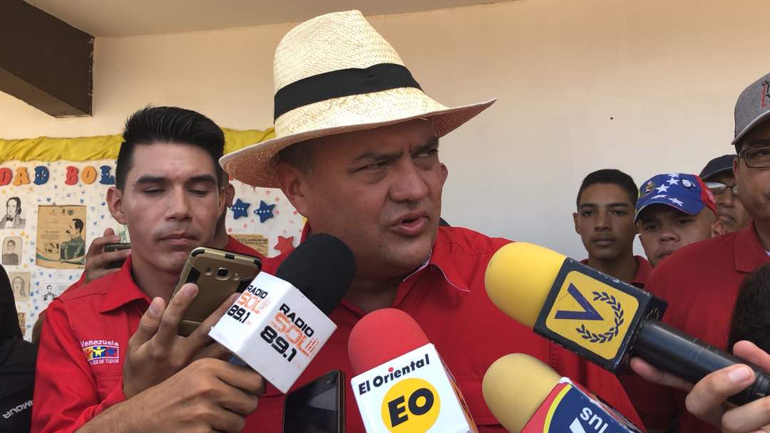 SENIAT_Oficial's tweet photo. .@jdavidcabello: Hoy volvemos hacer un llamado a nuestro pueblo, para que vengan a votar en familia,  a elegir nuestro destino. #SeniatVotaPorLaPatria  #VotaPorVenezuela https://t.co/0CnAEWPZit
