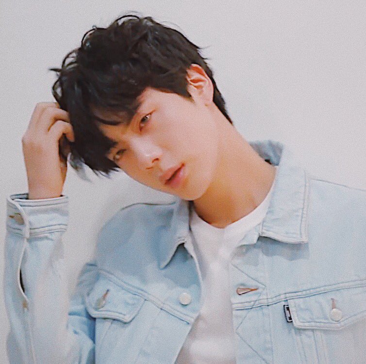filmsins's tweet photo. #iVoteBTSBBMAs @BTS_twt https://t.co/ZK3bxSawCE