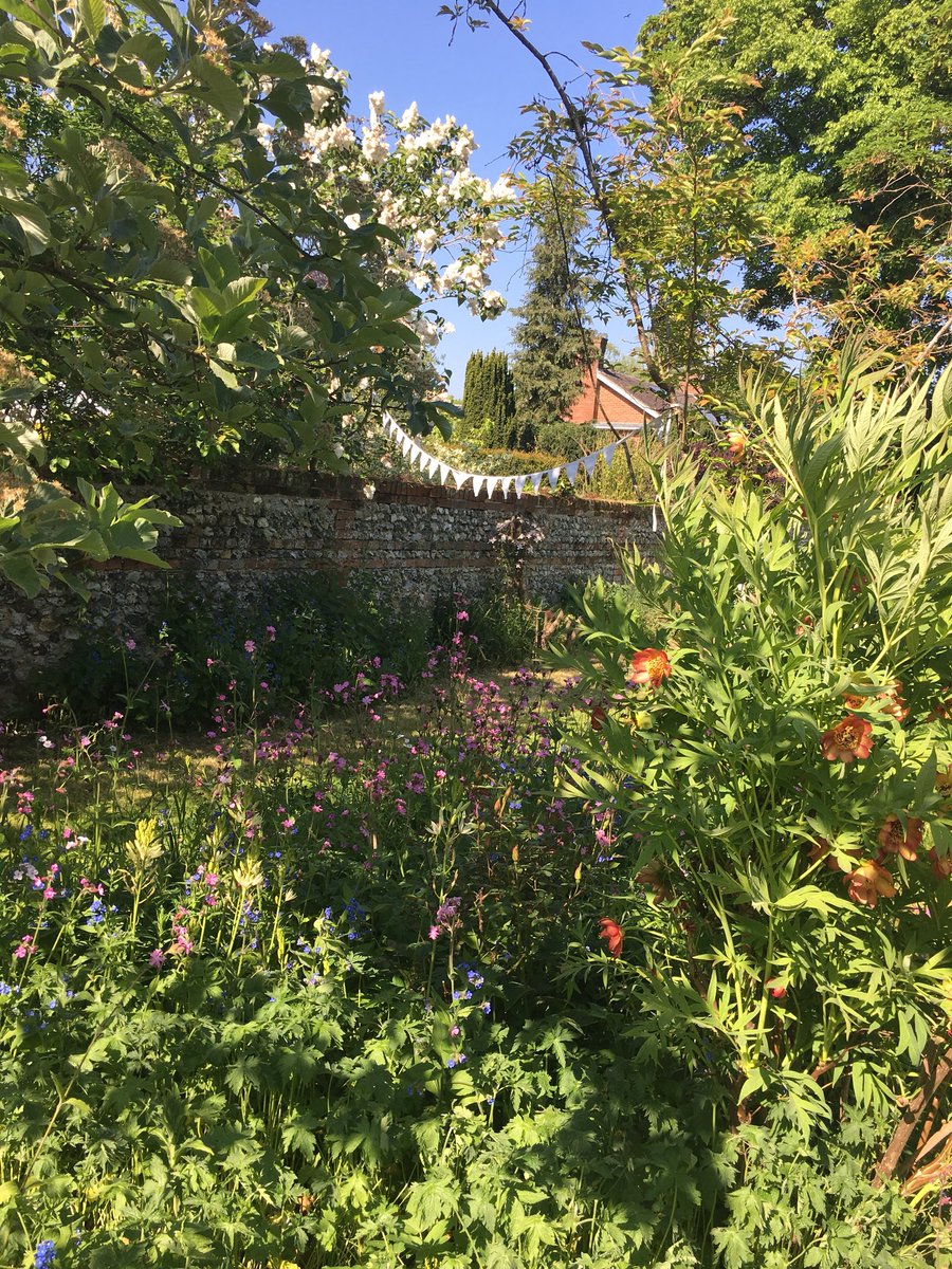 Lovely to spend time in the tranquil garden of the Quaker Friends Meeting House <a href="/ChelseaFringeHn/">ChelseaFringeHenley</a> <a href="/ChelseaFringe/">Chelsea Fringe</a>