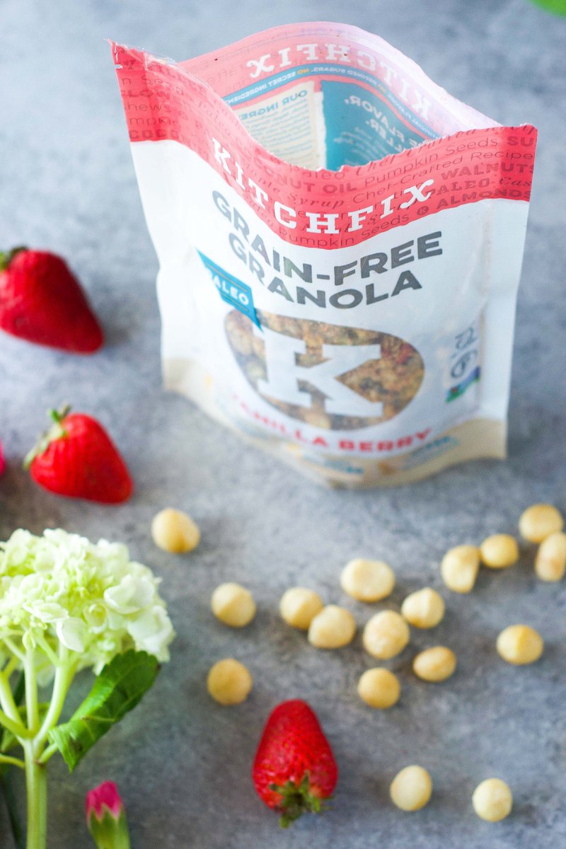allergycrumbs's tweet photo. Strawberry macadamia nut milk + @Kitchfix vanilla berry granola = perfect breakfast! >> RECIPE: https://t.co/mrjYVifAAf
 #grainfree #dairyfree #glutenfree #realfood #paleo #blogger #foodie https://t.co/6srdlvxKrt