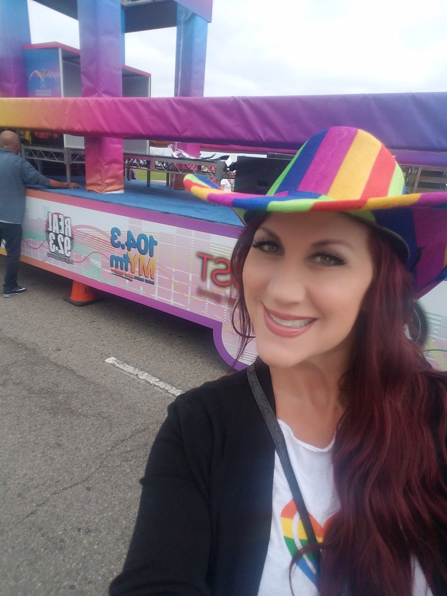 DJLisaFoxx's tweet photo. Heeeeeey @LongBeachPride @1043MYfm @kost1035fm @1027KIISFM @ALT987fm @Real923LA REPRESENTIN!!!! @iHeartRadio paraaade starts at 1030 #LGBT #LGBTQ #LBCPRIDE β€ππππ https://t.co/RhfNzlnx6B