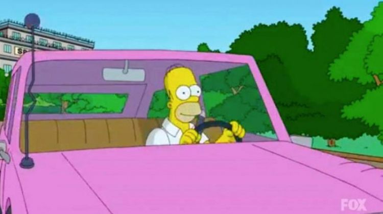 #Curiosidades Descubre el modelo del famoso auto rosa de Homero Simpson revistatodomotor.com/index.php/item…